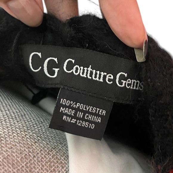 Black Bold Plaid Print Poncho ♥️ - Picture 2 of 2